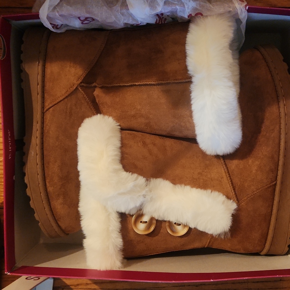 Brown Suede Boots with White Fur Trim/Buttons Size 8.5 NIB